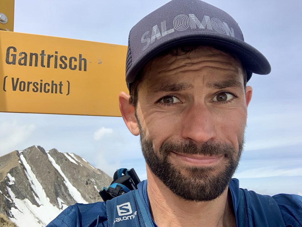 Ramon Krebs beim Wegweiser Gantrisch (Vorsicht)